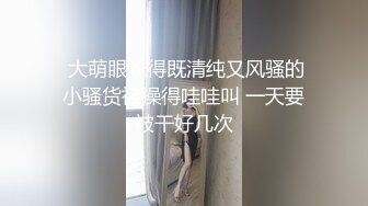 圣诞节妹妹欲望浓烈 哥哥把肉棒掏出来揉捏被发现后猛力吸允