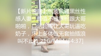 ❤️❤️健身大洋马，精油抹胸，油光程亮，从下往上视角，大屌抽插骚穴，高潮狂喷，喷泉似的