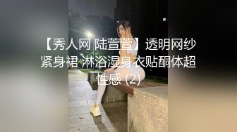 商场女厕全景偷拍红唇美女的极品小嫩鲍