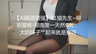 大神蹲守写字楼连拍几个美女 胆子太大还跟出去拍脸