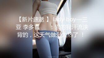 卖衣服的少妇