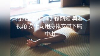 哈哈哈淫魔抓奶手，老婆刚睡醒来到客厅，老公双手就抓起奶子抱起来玩弄，玩爽了才告诉妻子有摄像头在，吓得不轻！