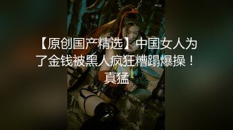 【新片速遞】居家小少妇在家跟小哥啪啪，让小哥拿长茄子小黄瓜抽插玩弄骚穴，口交大鸡巴无套抽插，直接内射骚穴给狼友看