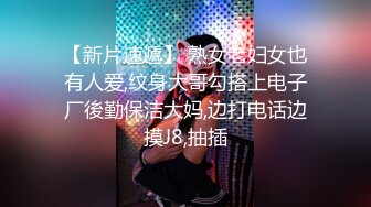 几个九零后小伙去KTV包房唱K玩疯了,妹子跪下口活,拿嘴当B抽插,洗手间乱交