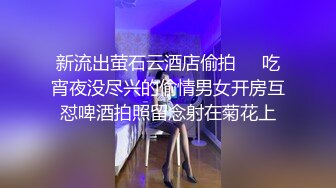 【新片速遞】 黑丝高跟极品骚母狗激情大秀，开档黑丝奶头上带着乳交，想母狗一样趴在地上舔奶口交大鸡巴，淫声荡语不断