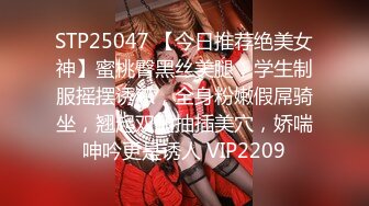  夜里寂寞难耐约娇小玲珑白皙小美女，握住肉棒就深深吞吐揉捏滋滋销魂