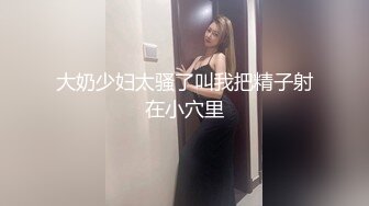 《极品CP魔手外购》火爆商场女厕4K镜头先拍脸再拍逼，各路年轻美女小姐姐拉屎撒尿，有看了就能硬的极品穴