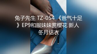 大型商场跟踪没穿内裤的短裙美女男的还时不时的把手伸进去摸一下