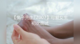 女友在客厅看电视勾引我