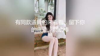  就喜欢用奶子比心的颜值骚货，黑丝情趣跟两个小哥沙发上激情3P 全程露脸口交大鸡巴下面还被草着表情好骚