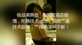 只穿着一件裹胸黑衣的性感大长腿美女 下体逼毛黑黝黝