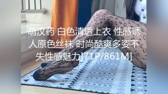 短发漂亮大眼妹妹，奶奶不小角度姿势很娴熟多方位口交，只留了一撮阴毛，后入操的奶子乱颤