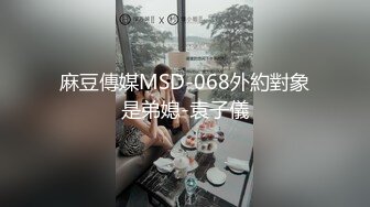 上夜班的巨乳护士小姐姐医院激情露出厕所尿尿回到宿舍洗澡自慰