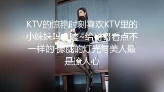 帝王夜总会偷拍 白T恤短发美女 肥美鲍鱼细窄逼缝