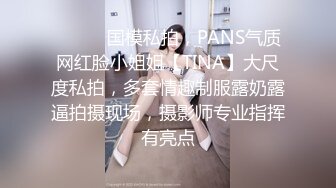 两男一女玩弄年轻小骚妹，站着后入把小姑娘整不开心了差点走人