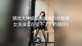 ✿包臀裙露腰套装美女街边秀恩爱被抄底圆点内裤