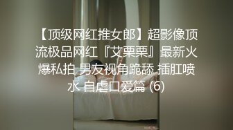 清纯眼镜双胞胎妹子单人大尺度自慰，撩起衣服露出贫乳，假屌骑乘扭动小腰，毛毛浓密跳蛋塞逼手指扣弄