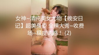 两男一女，抱艹