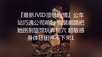 高颜值性感红唇大奶妹子吊带睡衣自慰诱惑，揉搓奶子舔奶头跳蛋塞逼翘起屁股