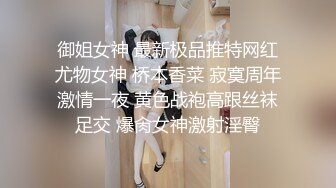 颜值很高的黑丝小妹，全程露脸大秀直播玩的真嗨啊，听狼友指挥玩弄骚穴，道具双插精彩刺激