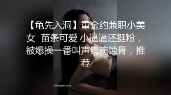 韵味十足甜美骚女，女用倒模20CM长屌，骑乘自己动，翘起屁股插入，上下套弄水声哗哗，双头龙深插