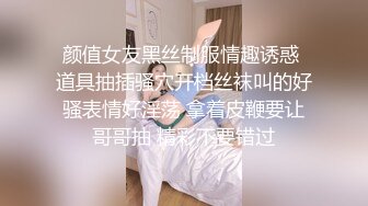 温柔小白露脸良家小媳妇自己一个人在家大秀直播，陪狼友互动撩骚，揉着骚奶子道具抽插骚穴呻吟，精彩又刺激