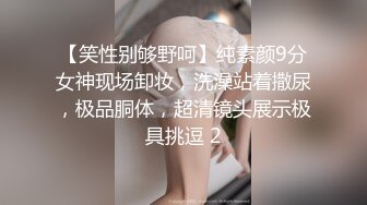 哺乳期奶妈的诱惑，双手玩奶挤奶水喷狼友，看着真骚啊，全程露脸揉奶玩逼，淫水多多性欲旺盛，精彩不要错过