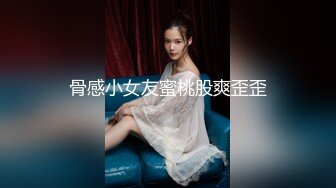 衣服都没脱就肏小骚货 大奶子若隐若现