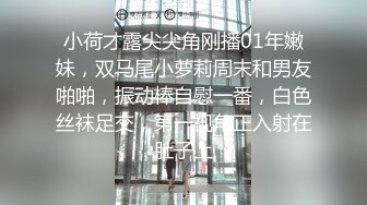 公园抓拍到一个 不穿内裤的无毛小骚货