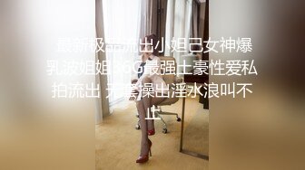 酒吧女厕蓝长裙白丝袜绝色小妞毫无赘肉的紧窄逼洞看着就想插入