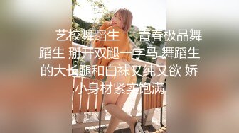 极品出租屋厕拍系列元气眼镜少女玩着手机上厕所 尿完吊钟奶阿姨带个小红盆来冲逼洗澡