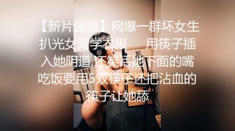 坐標廣西,貧乳紋身精神小妹居家紫薇,高潮噴壹地水,吸引小貓咪來舔