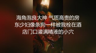 眼镜小哥跟风骚少妇在浴室里激情啪啪，全程露脸无套抽插干的很卖力气，享受骚逼少妇的深喉口交互动撩骚狼友