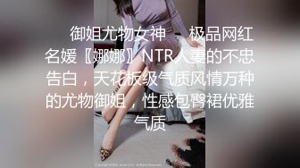 新来两个小妞姿色还不错，先拿房间里的妞练练屌验验货，没想到这么骚技术还不错，扛腿抽插叫不停