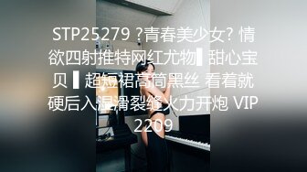  大二兼职学妹跟学姐出来约炮啪啪直播，给小哥足交撸硬了鸡巴，无套抽插