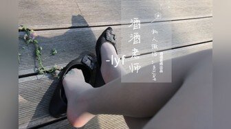 40岁风韵犹存的老板娘老公出差了和店里的壮小伙酒店开房啪啪