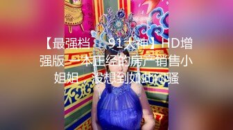 有钱大哥勾搭两个风骚女按摩技师，不停撩骚扒光玩奶又摸逼，享受骚逼的口活服务，按摩床上激情爆草淫声荡语