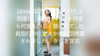 【新速片遞】 澡堂子偷拍眼镜妹脱一半裤子露出俩屁股蛋和同伴聊天