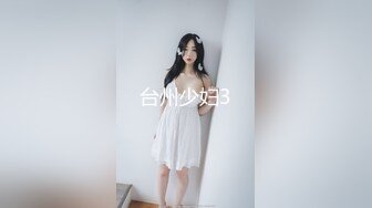 【新速片遞】 骚货熟女 啊啊 喷了 像狗一样难受 紫色丝袜 疯狂抠逼自慰 淫水真多 