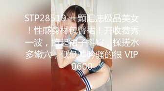 【新片速遞】 YC商场试口红露腰小骚妹❤️绿点内裤两侧毛毛和穴肉漏出来了