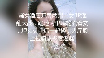 商城自动梯抄底几个少妇 丸子头美女气质真好 没想到还是蕾丝骚丁 貌似吃完饭跟客户再握手告别