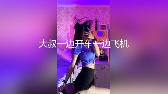 年度巨献 极品骚货美女和男友在网红打卡地打卡超级细的丁字裤根本包不住逼和菊花