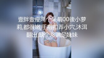   极具韵味的丝袜巨乳少妇和闺蜜一起与摄影师互相玩弄，这巨乳少妇真的顶，把玩双峰