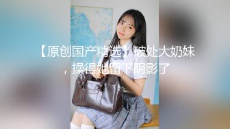 【新片速遞】 尤物模特美少妇一个在家听着DJ跳热舞，骚的不行床上躺下自己嗨，椅子露出鲍鱼