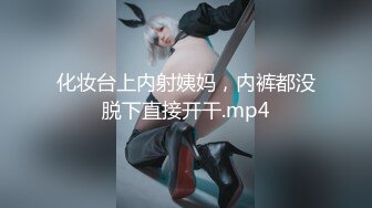 【OnlyFans】逃亡JJ爱KK，狂干群P，大型淫乱场面，两人真实夫妻，女的身材超级棒，群p的场面太过震撼 114