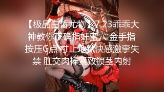 18岁小钢炮调教黑丝美腿母狗，性感的嫩逼跪舔情趣座椅上位爆草最后口暴