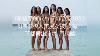 新来的清纯小美女露脸让大哥床上调教，玩弄骚奶子听狼友指挥脱掉内裤，抠弄骚穴，大鸡巴无套插入浪叫呻吟