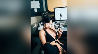 【短发清纯系美女3P双男】全身纹身小哥，前面插嘴后面舔逼