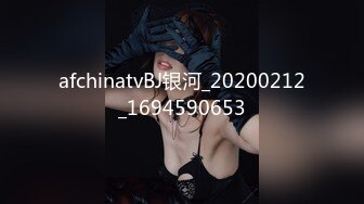 尤物网红美女【幼猫】粉奶馒头，炮友激情操逼，埋头吸吮大屌，第一视角爆操，两个奶子操的直晃动