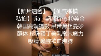 口味超重的可怜少妇手脚被捆在铁架上猛男用粗大鸡巴插到嘴里按住头猛插到满脸粘液嗷嗷惨叫